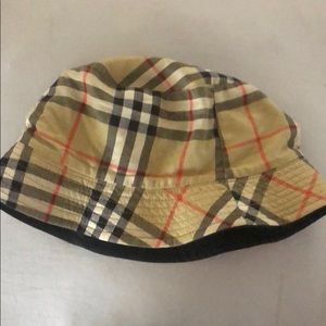 Burberry bucket hat